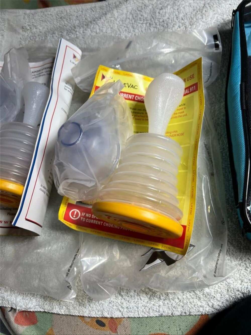 LifeVac Blue Travel Kit 2 Pack - Portable Suction Device NEW - Picture 5 of 10